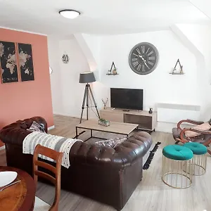 T3 Renove En Face Des Thermes , Néris-les-Bains France